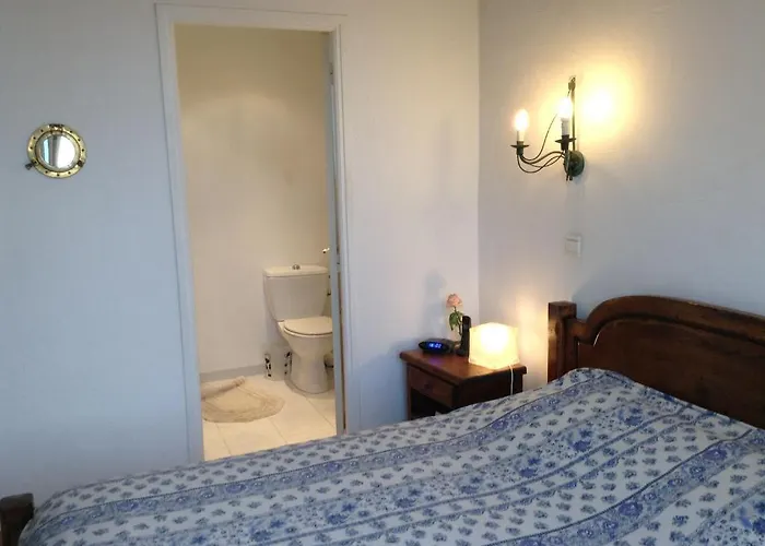 L'adret Et Sa Piscine