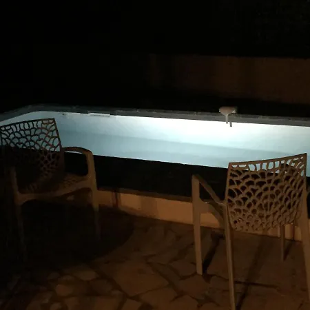 ヴィラ L'adret Et Sa Piscine *