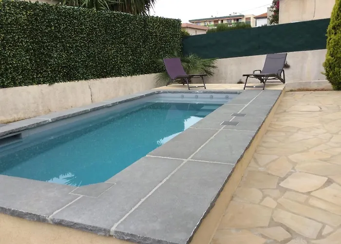 L'adret Et Sa Piscine Vila