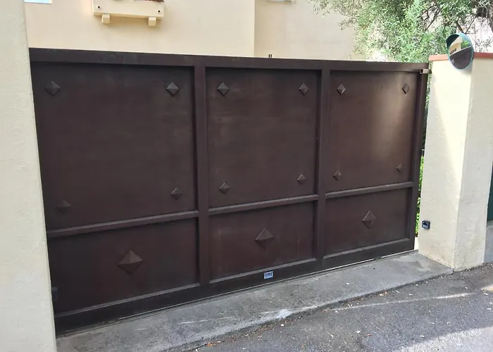 L'adret Et Sa Piscine Жюан-ле-Пен