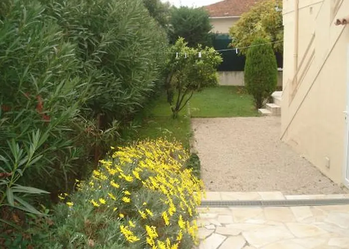 L'adret Et Sa Piscine *